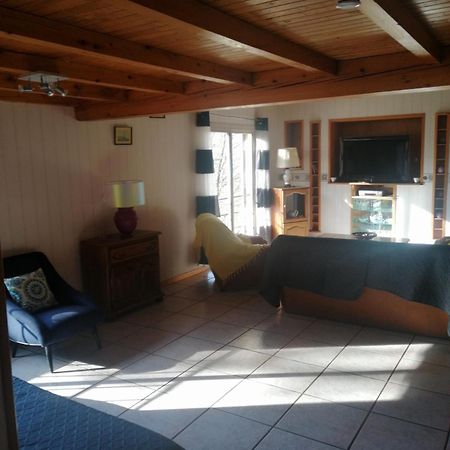 Location De Vacances A Neylis Avec Vue Sur Les Forets Et Les Champs Carla-de-Roquefort Kültér fotó
